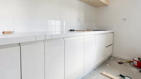 płytki w kuchni przed czy po meblach